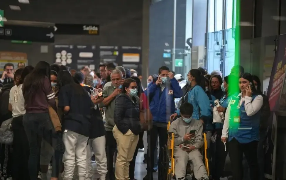 105 Colombian Nationals Deported from US Arrive in Bogota
