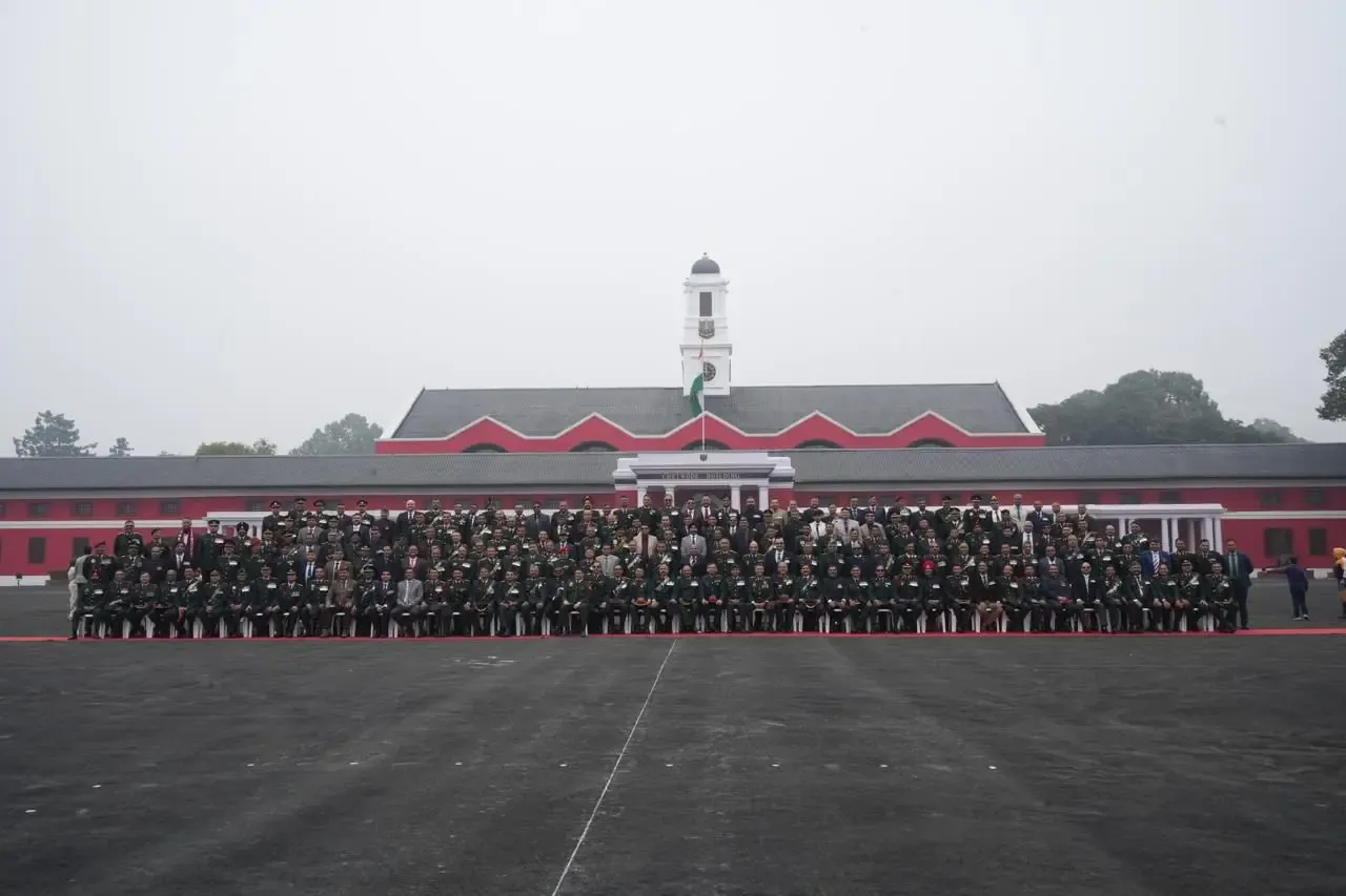 क्या 107वें रेगुलर कोर्स ने आईएमए में सिल्वर जुबली मनाई और शहीद साथियों को श्रद्धांजलि दी?