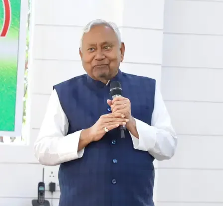 महिला सशक्तिकरण: सीएम नीतीश कुमार ने बिहार में 10 लाख 'जीविका दीदी' को 10,000 रुपए ट्रांसफर किए
