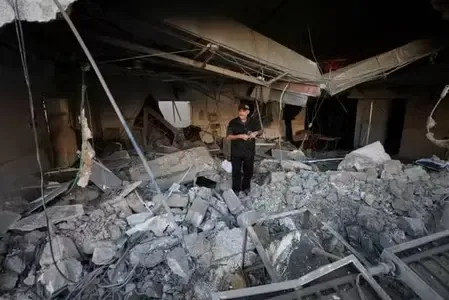 10 Palestinians Killed in Israeli Airstrikes on Deir al-Balah: Civil Defence Reports
