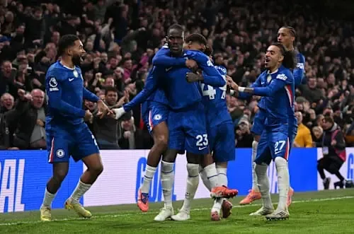 Can 10-Man Chelsea Hold Arsenal to a 1-1 Draw in the Premier League?