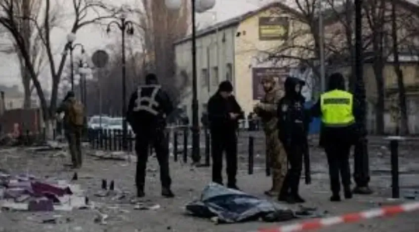 Twelve Injured in Russian Airstrike on Kyiv