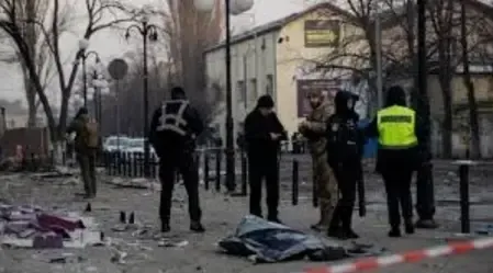 Twelve Injured in Russian Airstrike on Kyiv