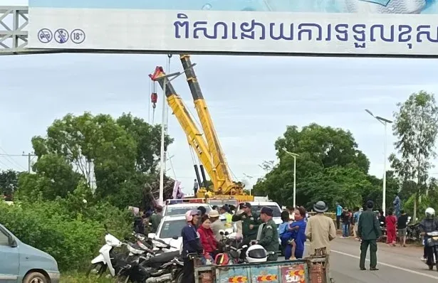 13 garment workers killed in two Cambodia road crashes on Saturday