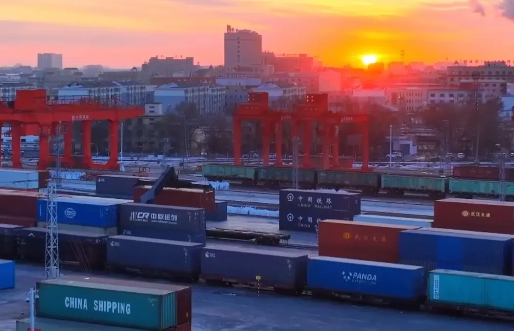 क्या 14वीं पंचवर्षीय योजना में सेंट्रल रूट से गुजरने वाली चीन-यूरोप मालगाड़ियों की संख्या 15 हजार से ज्यादा है?