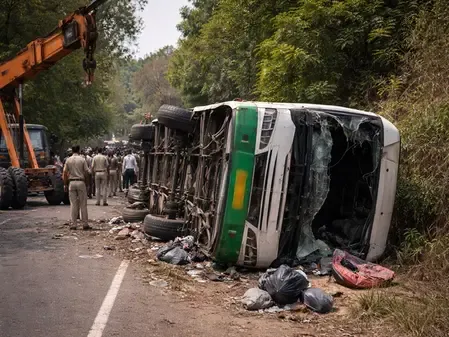 What Caused the Bus Overturning Incident on the Pipariya-Chhindwara Route in MP?