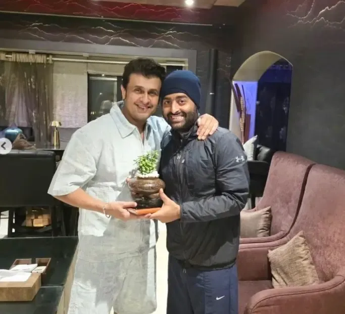 15 साल बाद सोनू निगम के घर आए अरिजीत सिंह, यादों में खो गए