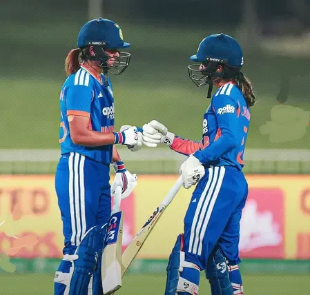 1st T20I: Harmanpreet's Brilliance Overshadowed by Late Collapse as India Posts 157/7 Against South Africa