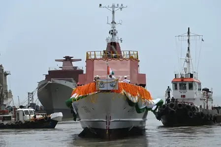 भारतीय तटरक्षक बल को मिला नया फास्ट पेट्रोलिंग जहाज ‘अचल’