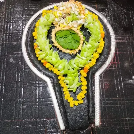 शिवलिंग और ज्योतिर्लिंग के बारे में कितना जानते हैं आप, शक्ति और विष्णु शिवलिंग में क्या है अंतर? 