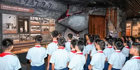 पेइचिंग में 'राष्ट्रीय मुक्ति और विश्व शांति के लिए' थीम प्रदर्शनी उद्घाटित