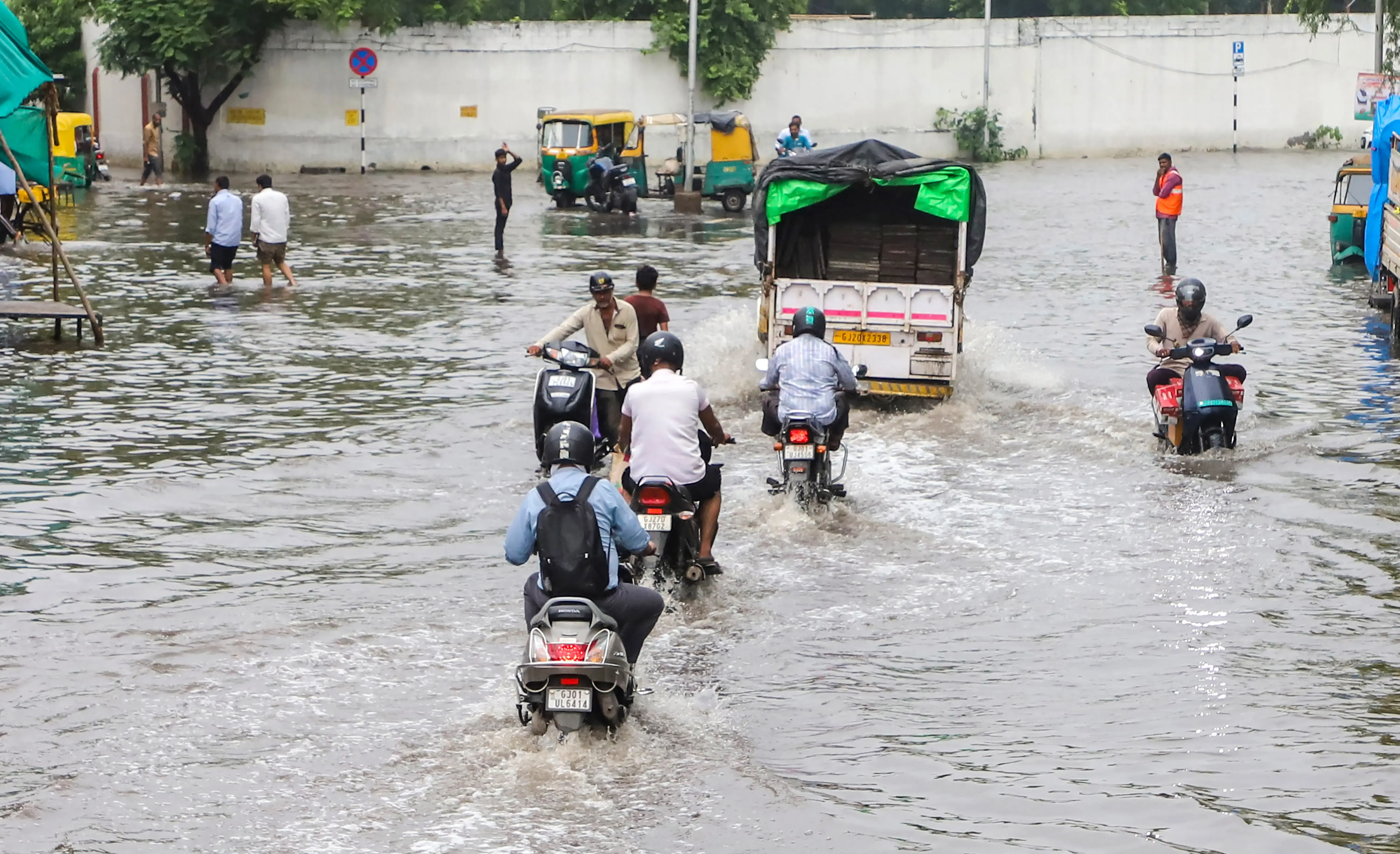 क्या मध्य प्रदेश में भारी बारिश ने जन जीवन को प्रभावित किया है?