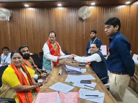 बिहार चुनाव: डिप्टी सीएम विजय सिन्हा ने लखीसराय से तो तेजस्वी यादव ने राघोपुर से भरा नामांकन