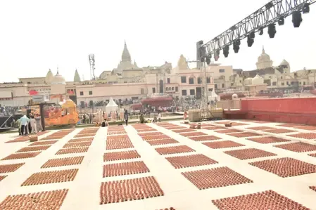 अयोध्या दीपोत्सव 2025 बनेगा अब तक का सबसे भव्य आयोजन, 60 फीसदी से अधिक दीप बिछाने का लक्ष्य पूरा
