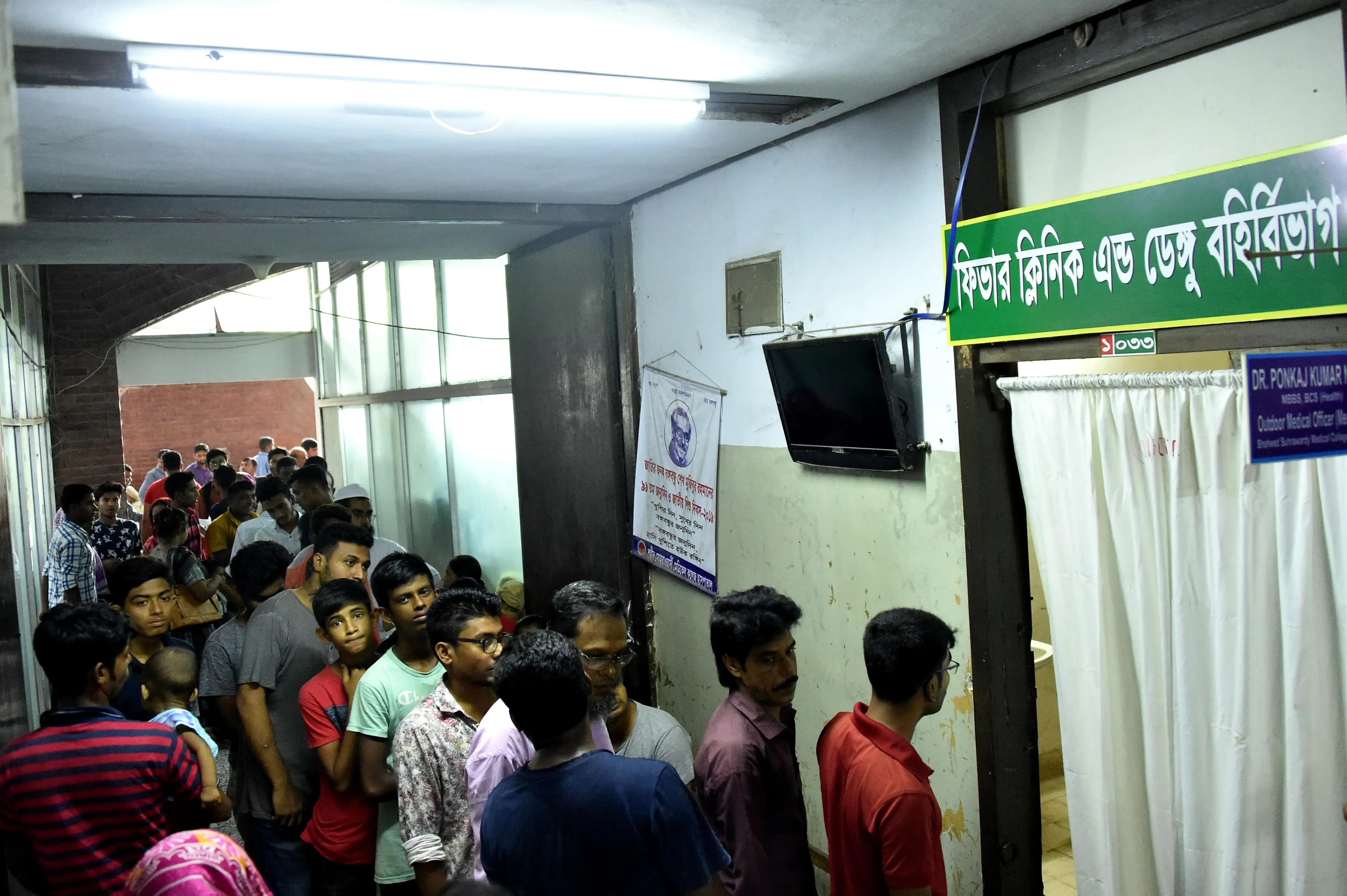 Has the dengue death toll in Bangladesh surpassed 300 with 10 new fatalities?