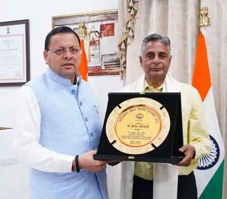 साहित्यकार शैलेश मटियानी को 'उत्तराखंड गौरव सम्मान 2025', सीएम धामी ने बेटे को सौंपा पुरस्कार