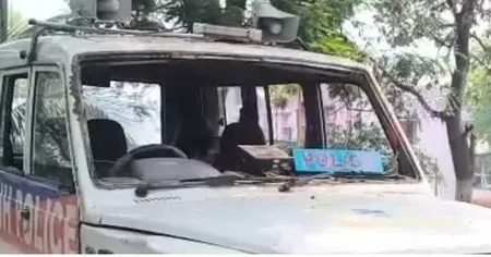 गिरिडीह में पुलिस टीम पर पथराव, साइबर अपराधी चूरामन मंडल हिरासत से फरार