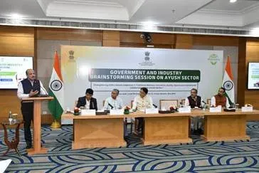आयुष निर्यात: भारत समग्र स्वास्थ्य सेवा का वैश्विक केंद्र बनने की राह पर — डॉ. अनुराग शर्मा