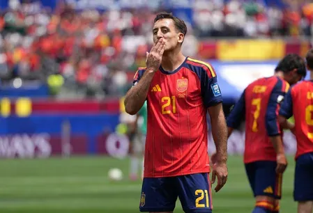 Spain's Unai Simon breaks 36-year World Cup record ahead of Portugal clash
