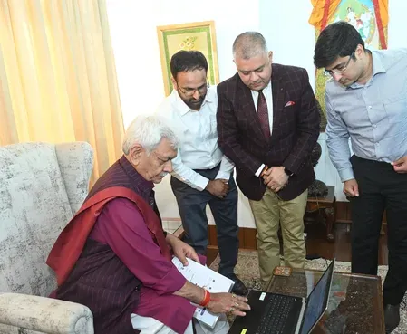 जनगणना 2027: J&K उपराज्यपाल मनोज सिन्हा ने स्व-गणना पूरी की, नागरिकों से भागीदारी की अपील