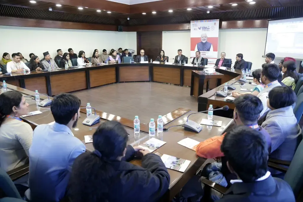 क्या युवा लेखकों के साथ प्रौद्योगिकी, ज्ञान की खोज और राष्ट्रीय दृष्टिकोण पर विचार-विमर्श किया गया?