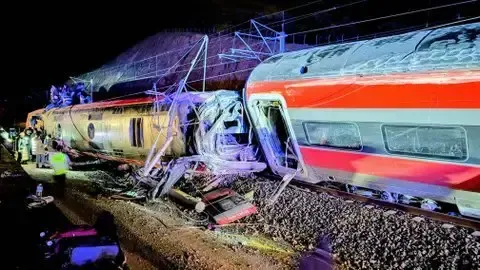 What Caused the High-Speed Train Collision Resulting in 21 Deaths in Spain?