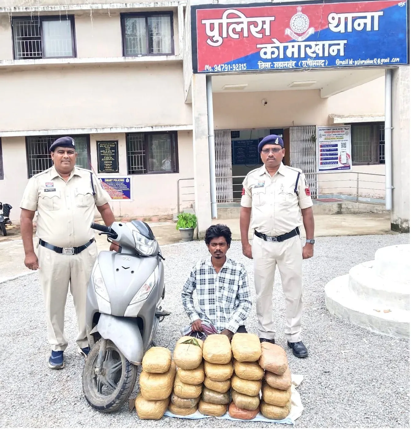 महासमुंद में 23 किलो गांजा बरामद: एक तस्कर गिरफ्तार, दूसरा फरार; ₹12.43 लाख की संपत्ति जब्त