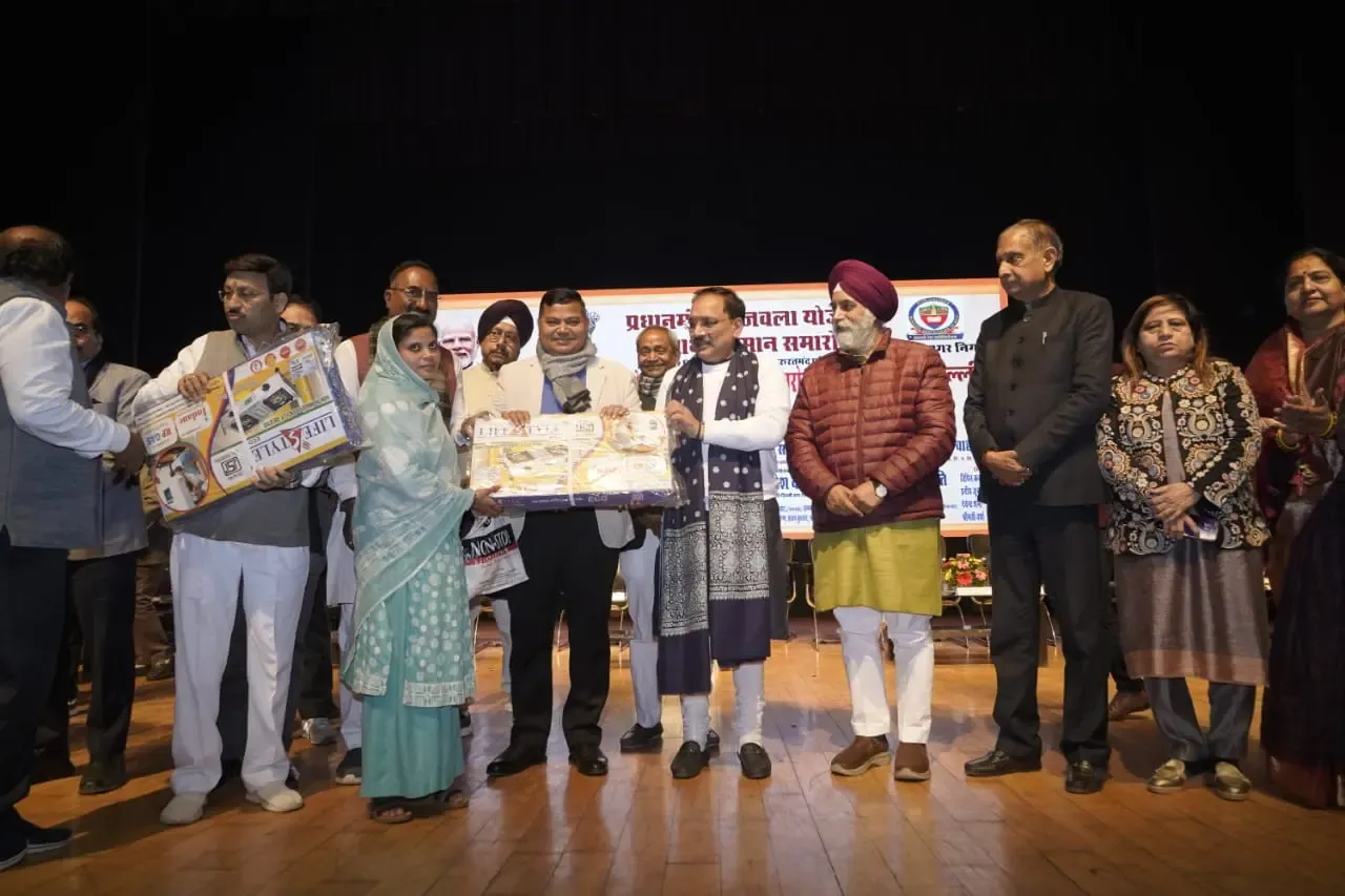 Did 251 MCD Employees Receive Free LPG Stoves and Cylinders Under the PM Ujjwala Yojana?
