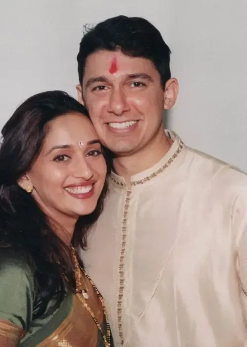 माधुरी दीक्षित की 27वीं शादी की सालगिरह पर डॉ. श्रीराम नेने का भावुक संदेश: 'तुम आज भी मेरी सबसे पसंदीदा हो'