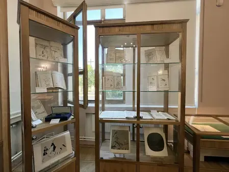 31 देशों के सिनोलॉजिस्टों ने चीनी लेखकों के साथ चीनी और विदेशी साहित्य के आदान-प्रदान पर चर्चा की