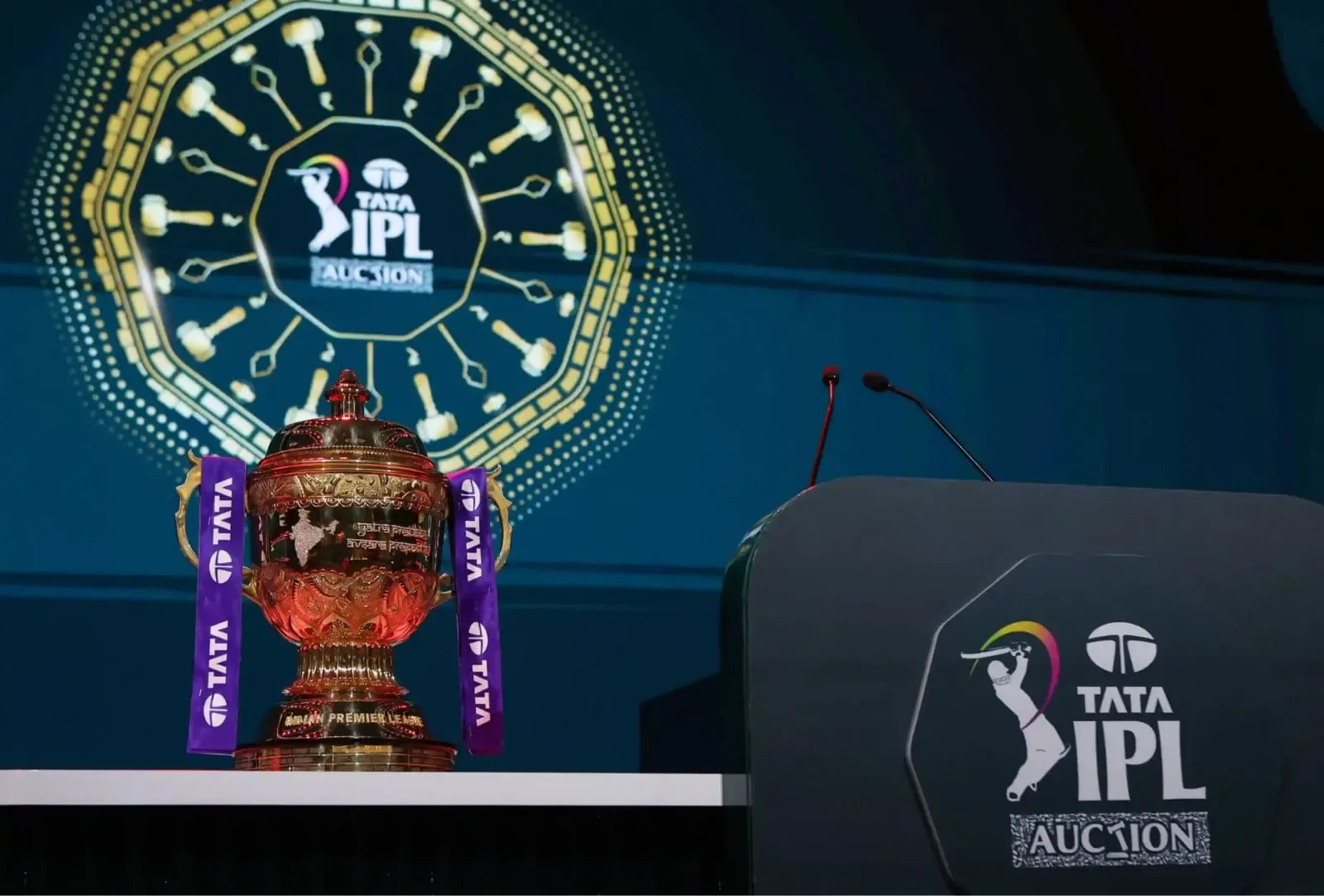 Will 350 players be auctioned at IPL 2026 on December 16?