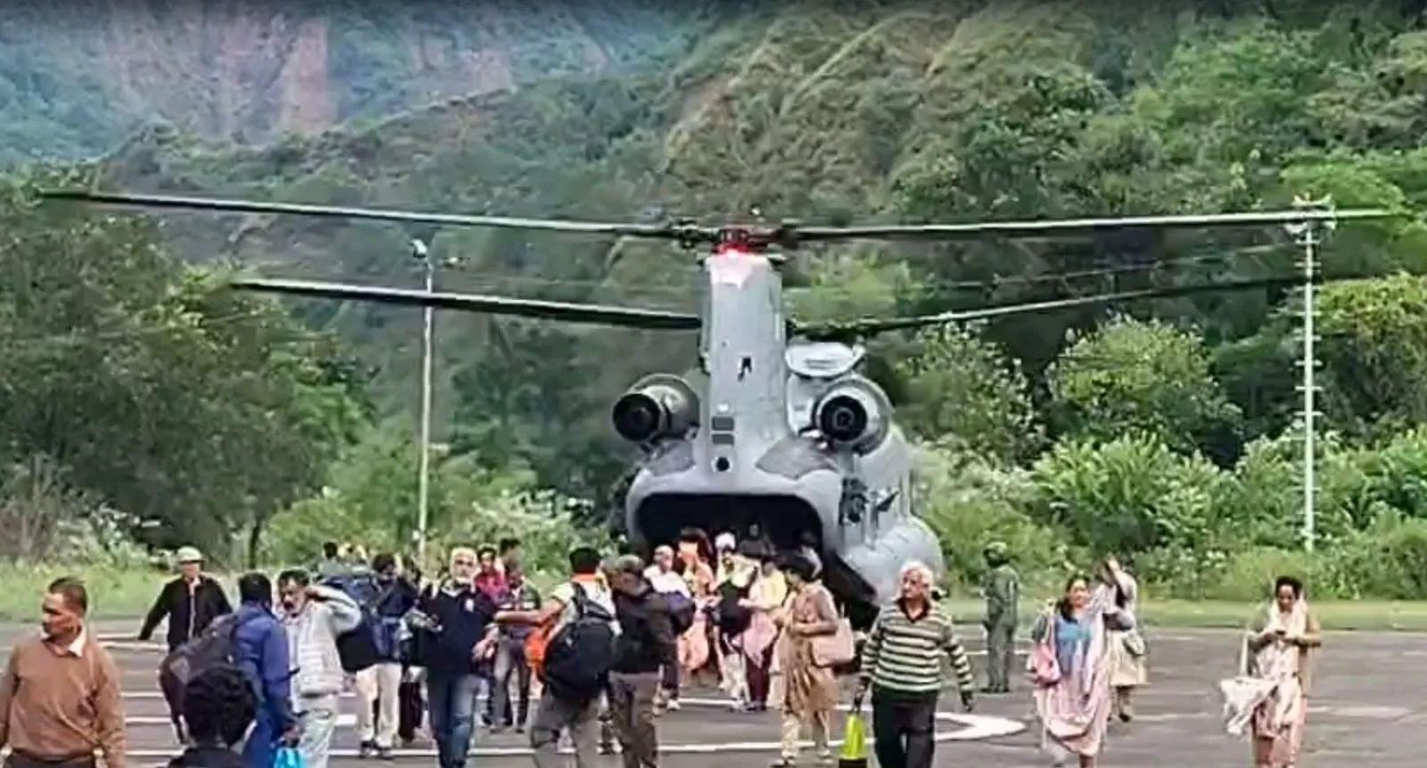 How Did 3 IAF Chinooks Rescue 135 Manimahesh Devotees in Himachal?