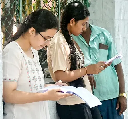 Did 460 Students Study Abroad Under the National Overseas Scholarship in the Last Five Years?