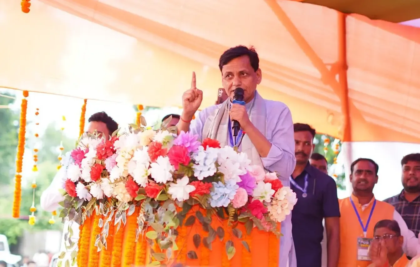 Will 50,000 Screenings of ‘Chalo Jeete Hain’ Celebrate PM Modi’s Early Life Across Bihar?