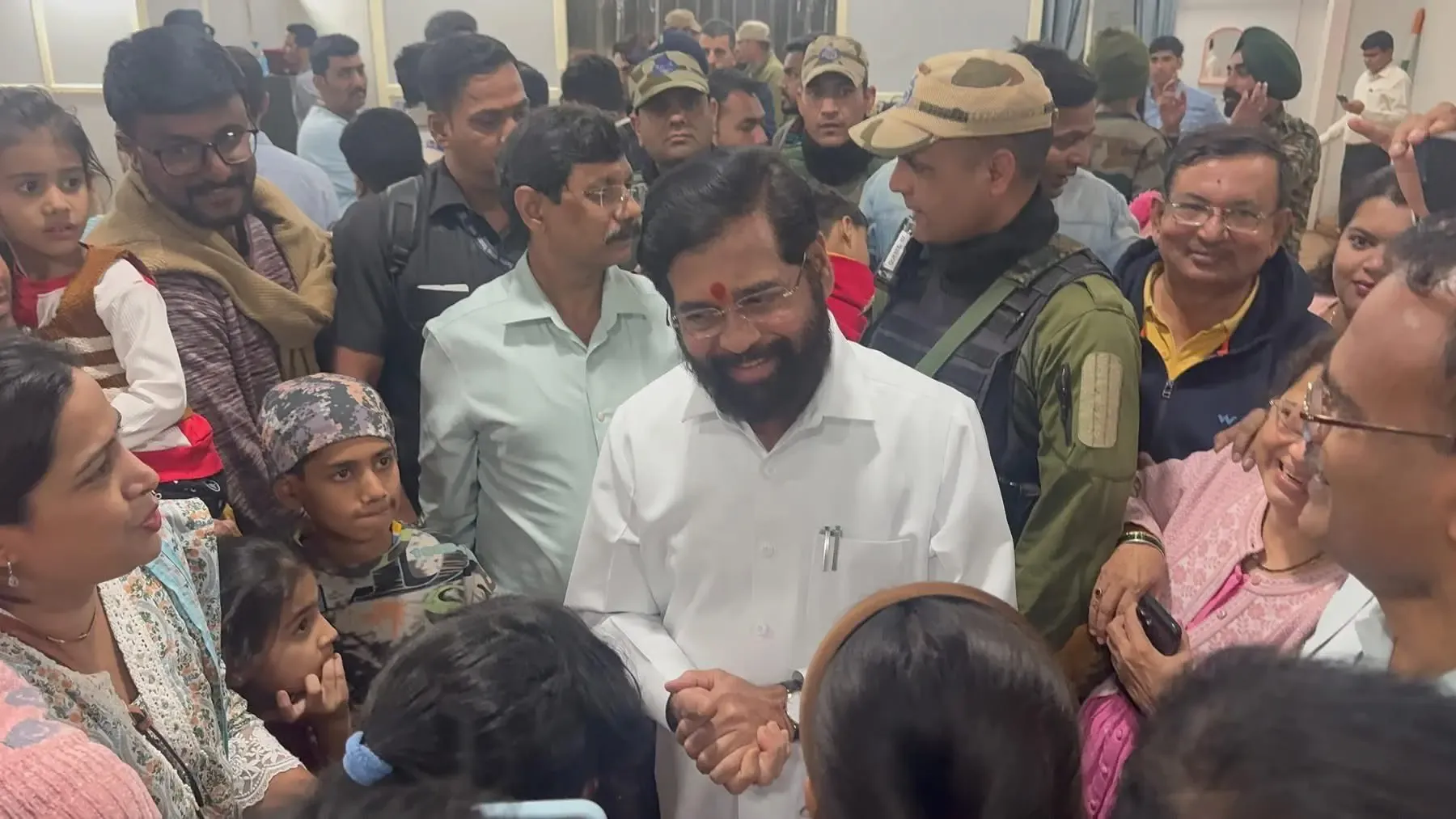 Approximately 500 Maharashtra Tourists Rescued from Kashmir