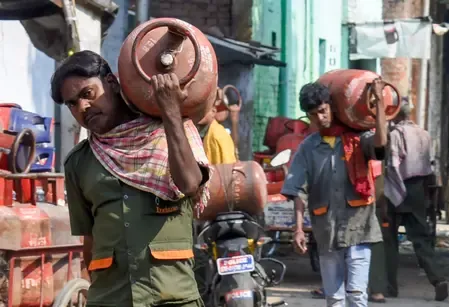 Government Confirms Normal LPG Supply with 55 Lakh Refills Delivered