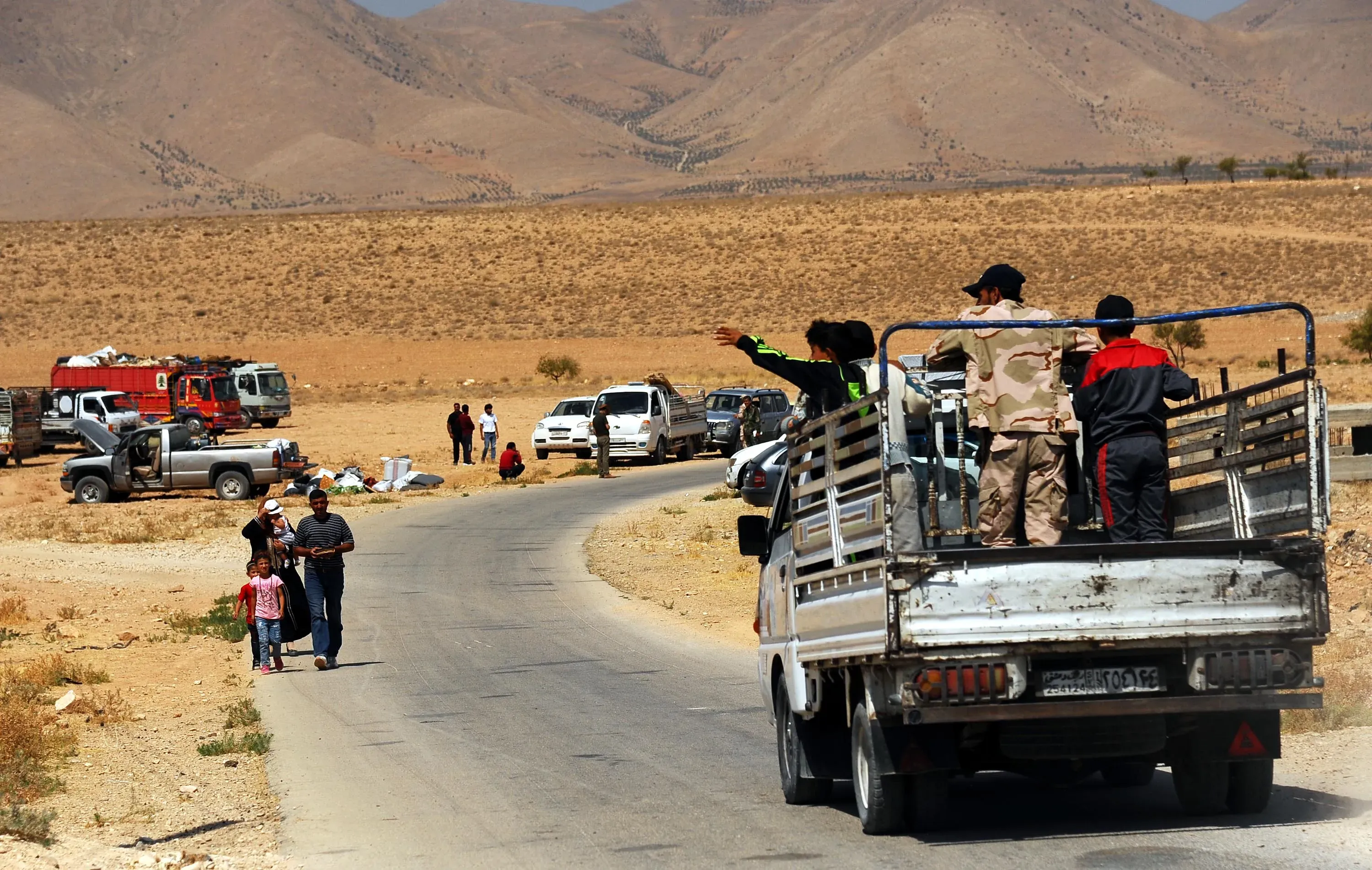 5,900 Lebanese Nationals Cross Back from Syria at Border Checkpoint