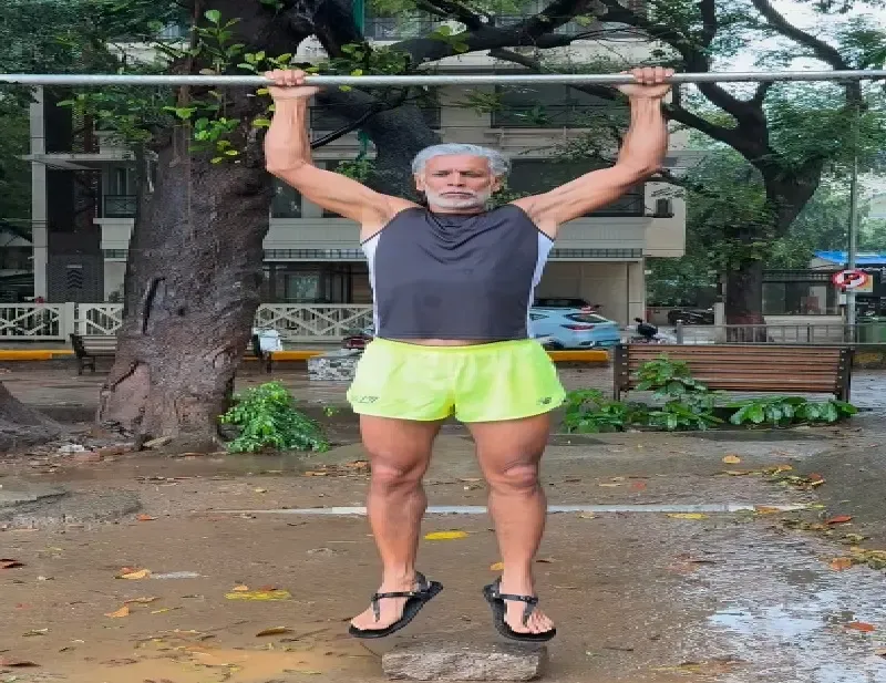 क्या 60 की उम्र में भी मिलिंद सोमन रखते हैं 30 जैसी ऊर्जा?