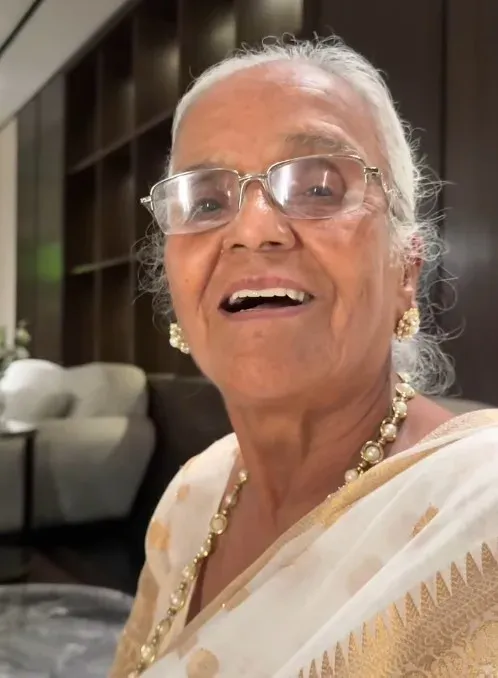 अनुपम खेर की मुलाकात: 74 साल की बुजुर्ग महिला की हिम्मत ने किया भावुक, बच्चों ने छोड़ा साथ फिर भी नहीं झुकीं