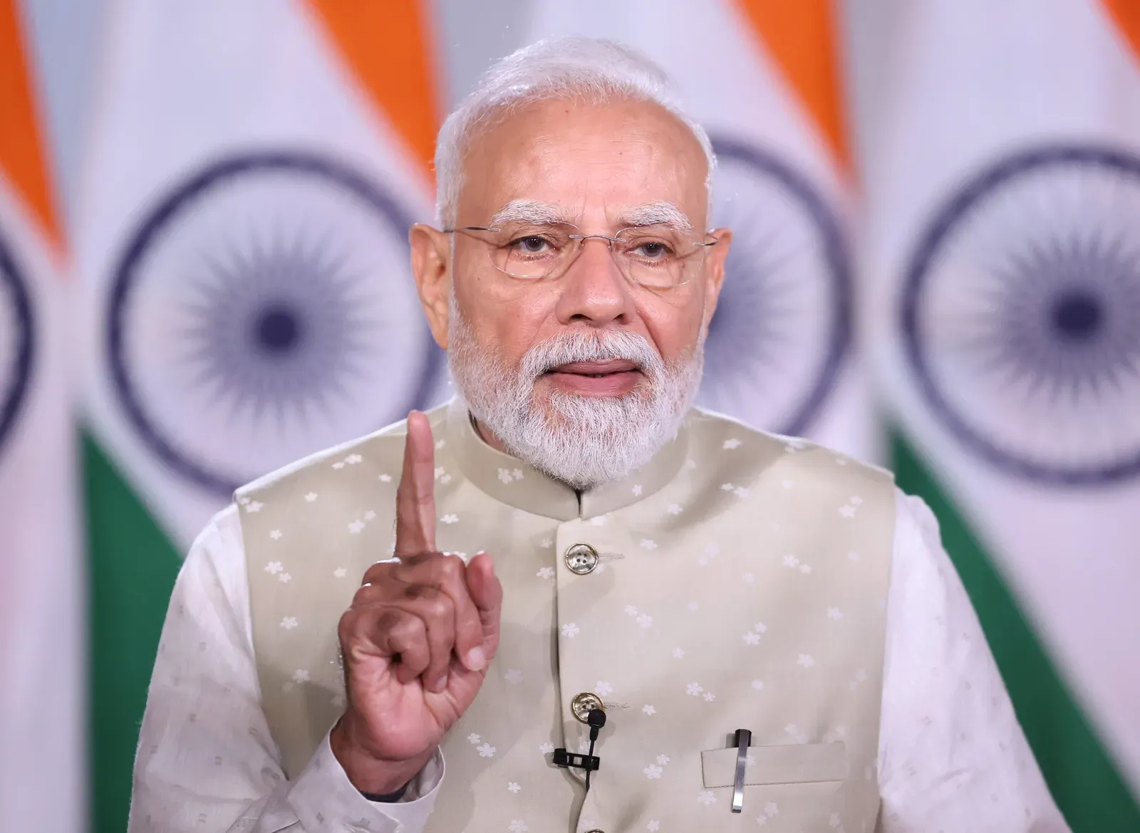 7.8% जीडीपी वृद्धि पर PM मोदी ने दी बधाई: 'दुनिया युद्ध में डूबी, भारत तेज़ गति से आगे'