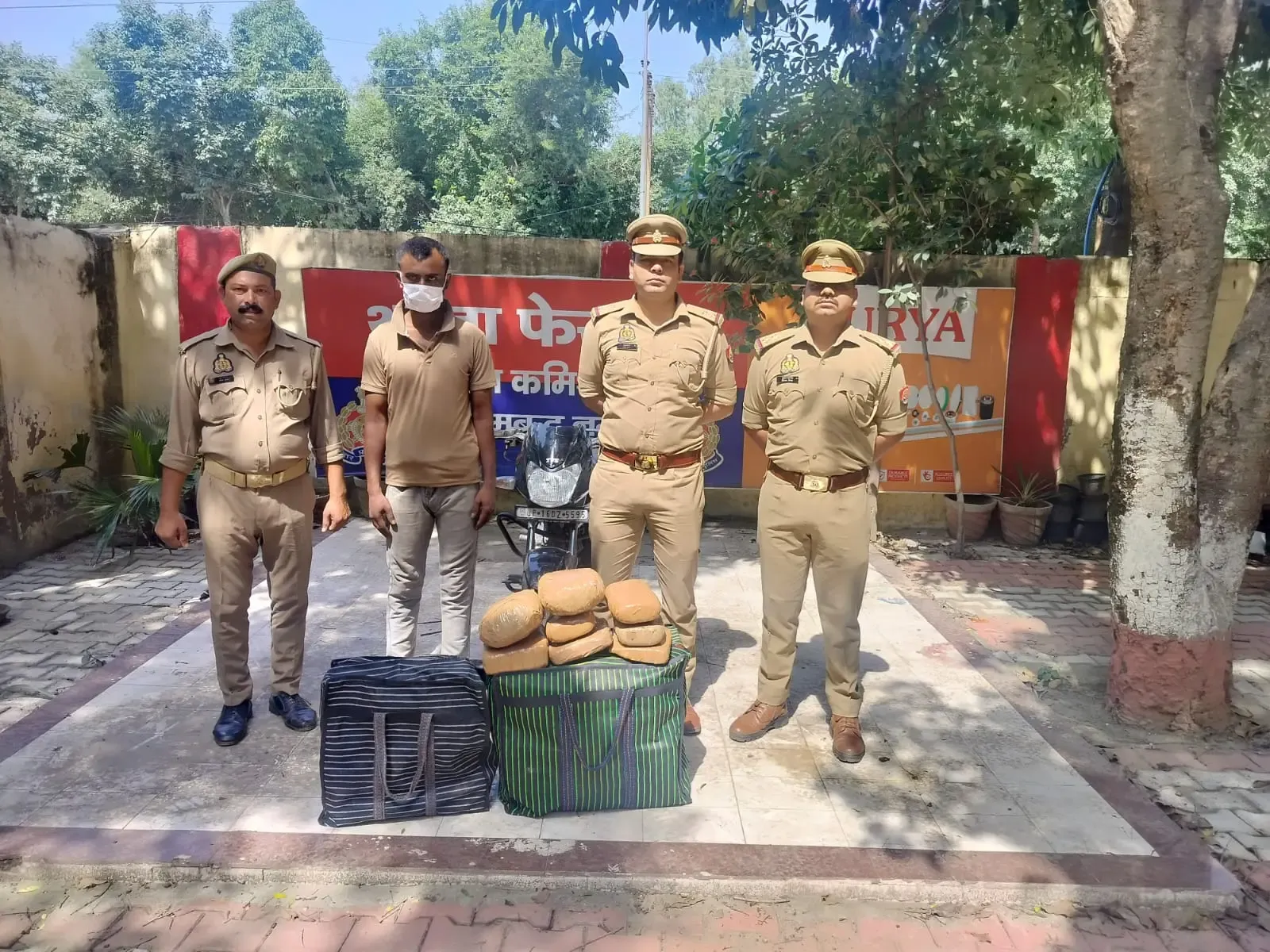 नोएडा में ₹8 लाख का 41 किलो गांजा बरामद, झारखंड का युवक गिरफ्तार; बिहार-NCR तस्करी नेटवर्क की जांच