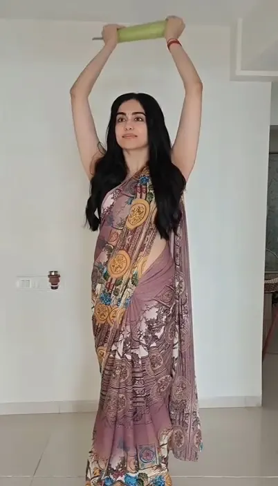 क्या अदा शर्मा ने सिखाया 'कद्दू कोर वर्कआउट'?