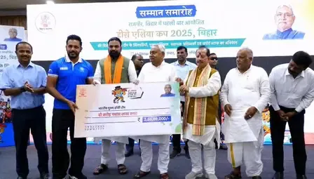 एशिया कप का खिताब जीतने वाली भारतीय हॉकी टीम को बिहार के मुख्यमंत्री नीतिश कुमार ने किया सम्मानित  