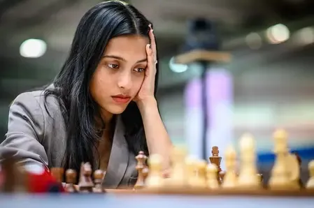 ब्लिट्ज सेमीफाइनल में दिव्या का उलटफेर, नंबर-1 खिलाड़ी को हराया, पीएम मोदी ने दी बधाई