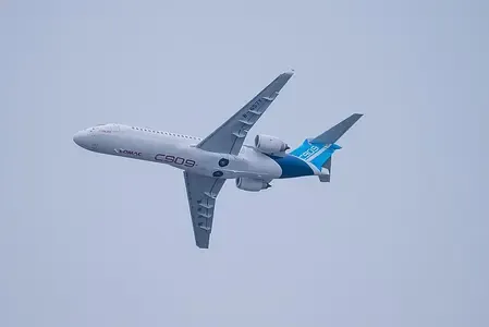 सीओएमएसी के सी909 यात्री विमान के नए विदेशी ऑर्डर ने अंतरराष्ट्रीय मीडिया का ध्यान आकर्षित किया