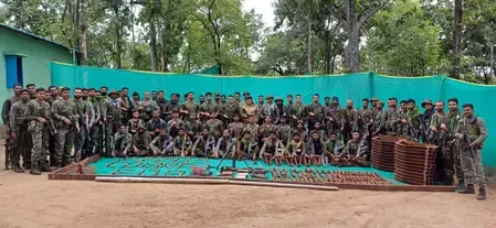 छत्तीसगढ़: नक्सलियों की साजिश नाकाम, भारी मात्रा में हथियार और विस्फोटक बरामद