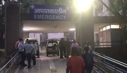 दिल्ली के राजा गार्डन में इलेक्ट्रॉनिक शोरूम में भीषण आग, 4 कर्मचारियों की मौत, एक घायल