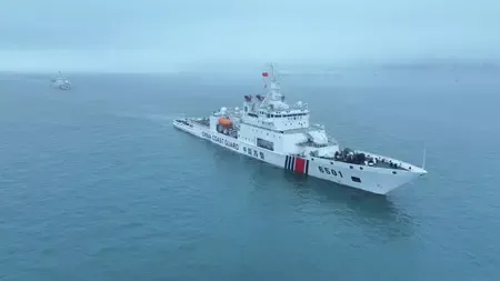 फिलीपींस के जहाजों ने चेतावनी को नजरअंदाज करते हुए चीनी तटरक्षक जहाज़ों को टक्कर मारी