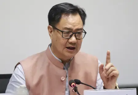 क्या केंद्रीय मंत्री किरेन रिजिजू ने विपक्षी नेताओं की टिप्पणियों पर कड़ी प्रतिक्रिया दी?