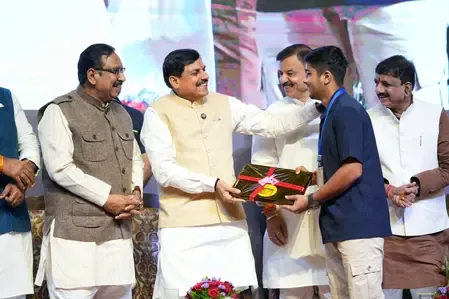 सीएम मोहन यादव ने किया 94 हजार मेधावी छात्रों को लैपटॉप के लिए 25 हजार रुपये की राशि का वितरण